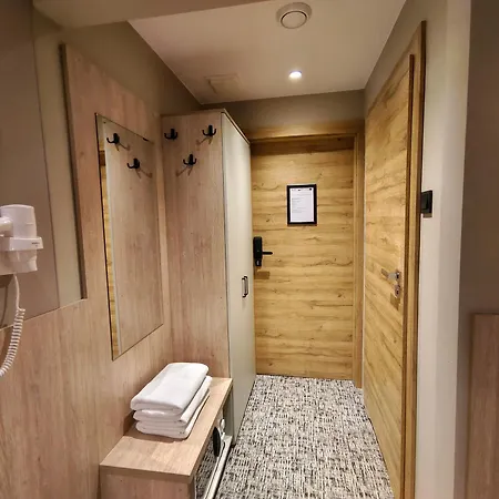 Antonio - Klimatyzowane Pokoje, Centrum Slupska, Spokojny Pensión 3*
